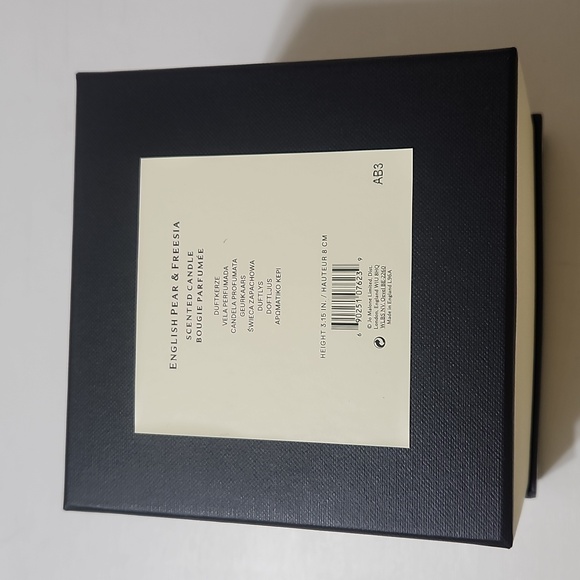 JO MALONE LONDON English Pear & Feesia Deluxe Candle - Picture 3 of 8